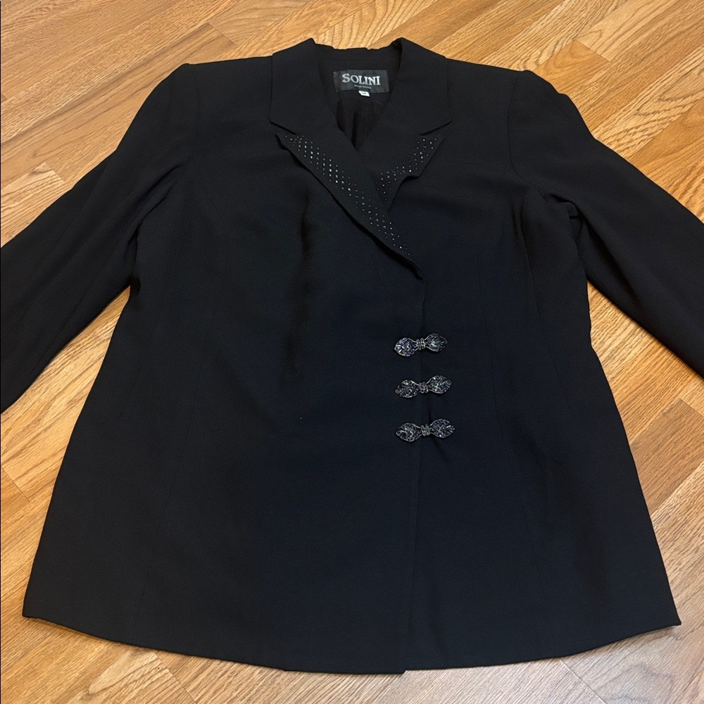 Vintage 1990’s Solini New York, elegant long sleeve black blazer. Size 18.